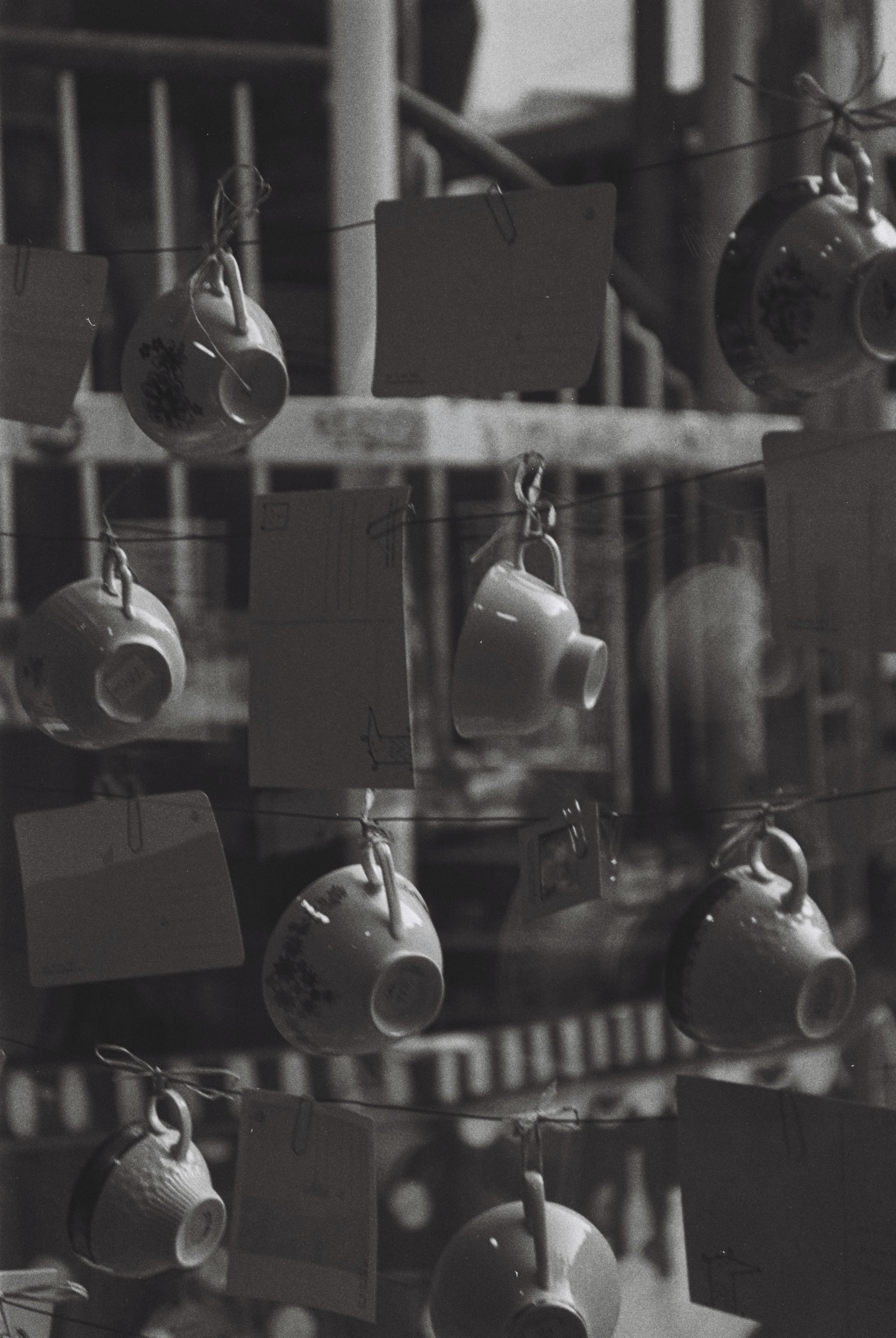 cups-black-and-white-photography