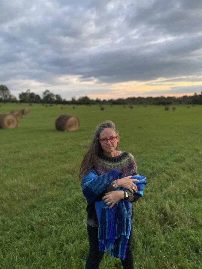 La maestra tejedora Liz Pead habla de sostenibilidad y crecimiento de su empresa